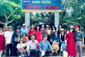 Tham quan lò sản xuất kẹo dừa đặc sản tỉnh Bến Tre